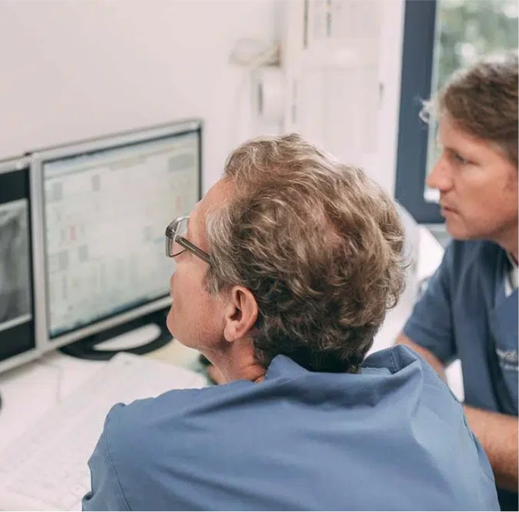 Zahnärzte analysieren digitale Röntgenbilder in Bad Soden – präzise Befundauswertung für individuelle Behandlungsplanung